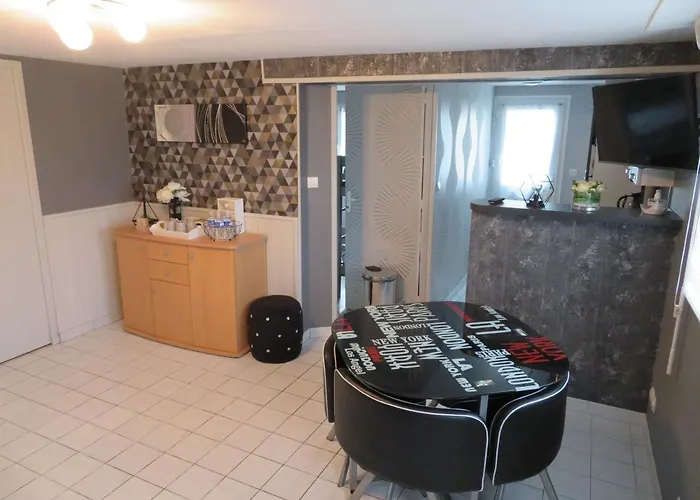 D'hotes La Maison Neuve Bed & Breakfast